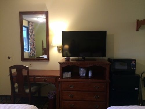Hospitality Inn Bowmansville ภายนอก รูปภาพ